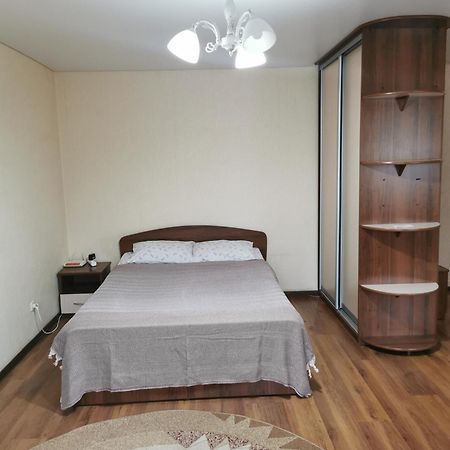 1 Комн Апартаменты В Центре Рядом С Парком Kostanay Exterior foto